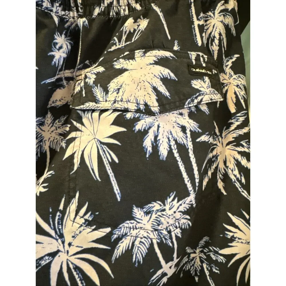 Quicksilver Swimsuit Men’s XXL Black With Lavender Palms Elastic Waist Pockets